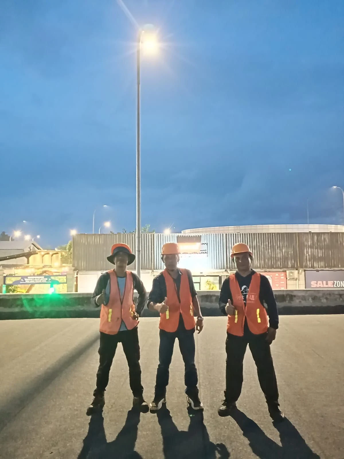 Dokumentasi tim di lapangan — solusi kebocoran Surya Waterproofing